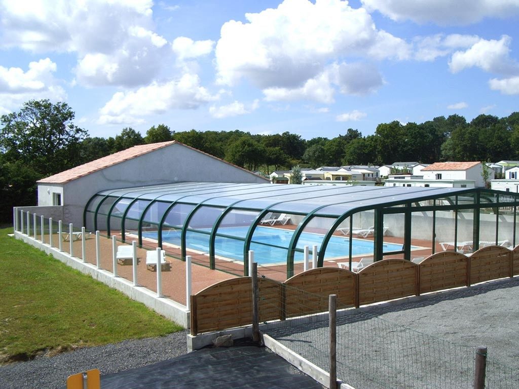 piscine couverte du camping a St Gilles Croix de Vie