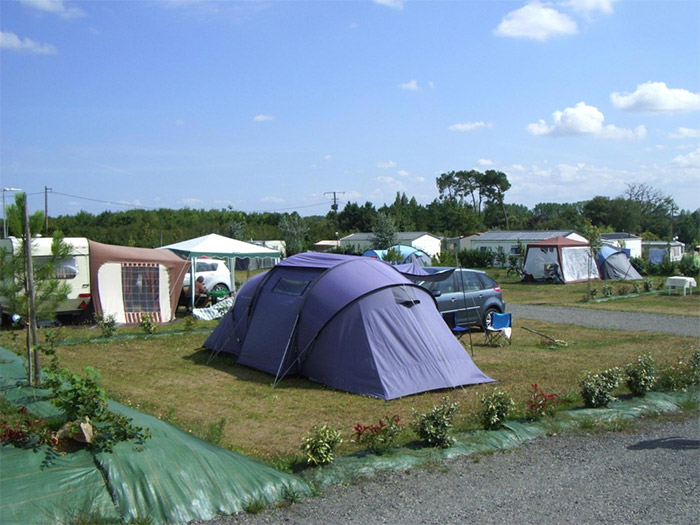 Camping Paradis avec emplacements spacieux en Vendée