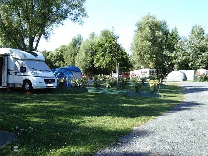 location dans un camping Paradis avec emplacements spacieux sur la Vendée